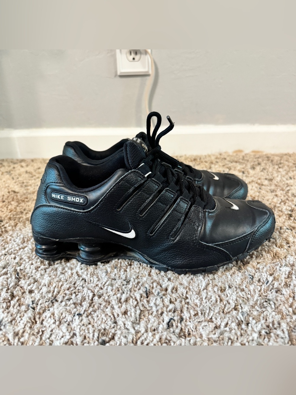 Black Nike Shox